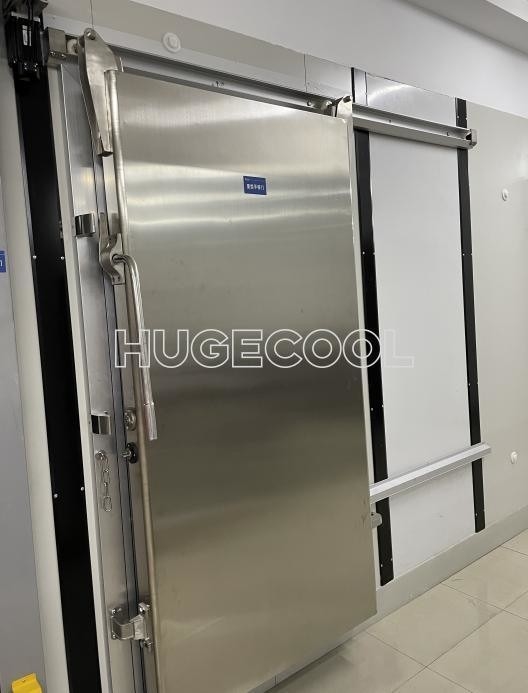 1.5*2.3m Cold Room Sliding Door with Electric Heater Wire and Manual Sliding Function